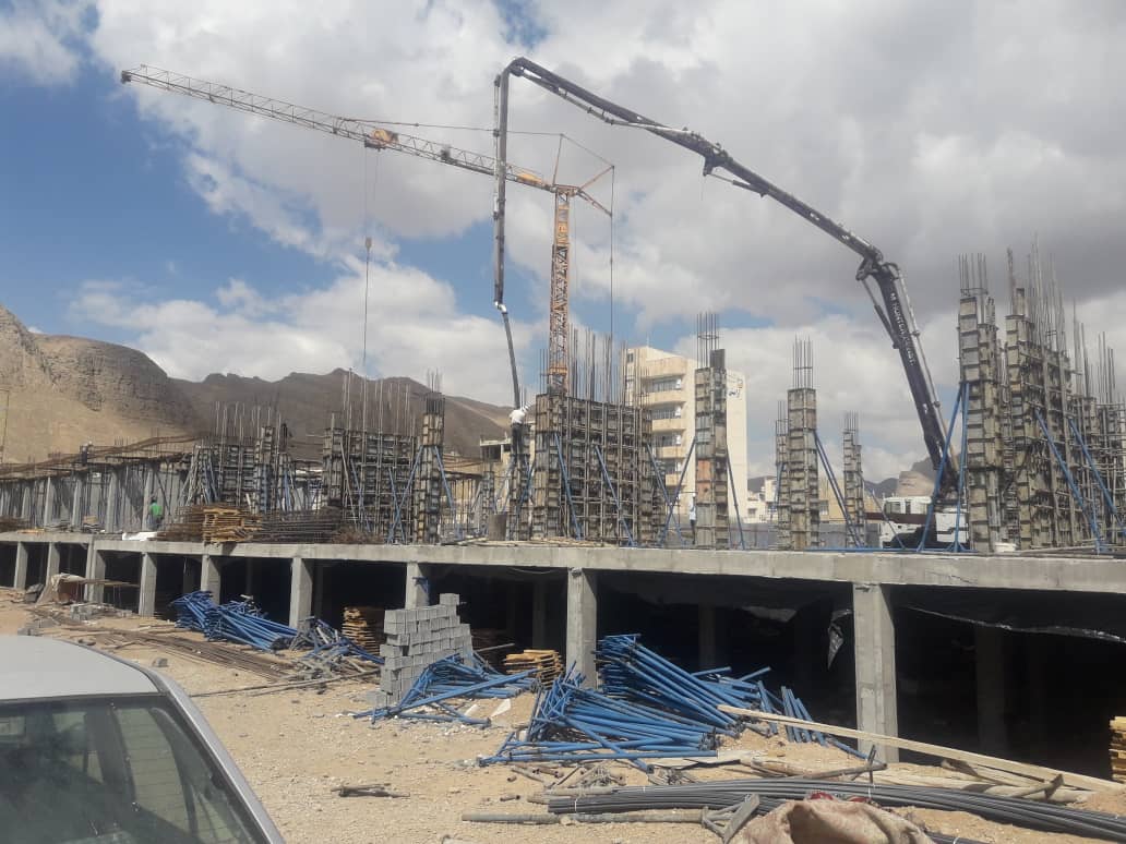 بتن ریزی ستون های روی سقف اول بلوک  B